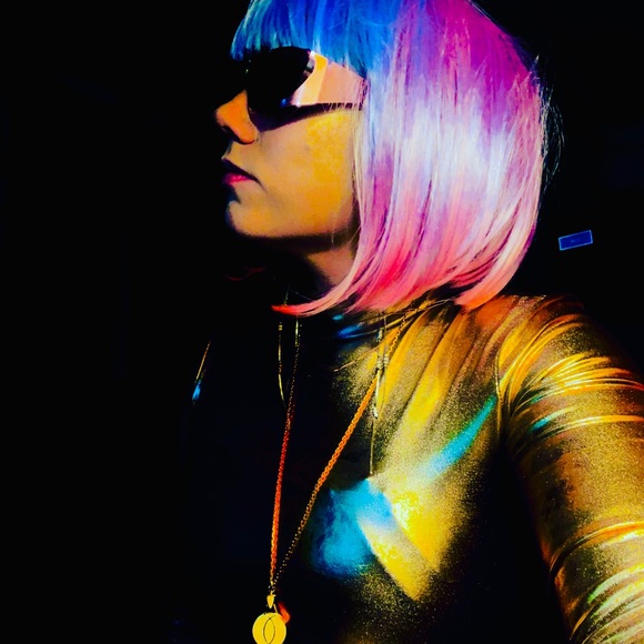 Hi, I’m Robin! Welcome to my closet 💃🏻 - Picture 1 of 3